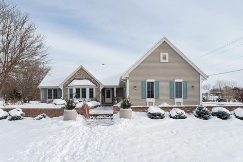 1401 Country Club Ln, Watertown, WI, 53098-4350 | Card Image