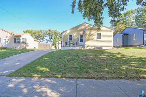 3104 E Claudette Dr Drive, Sioux Falls, SD, 57103 | Card Image