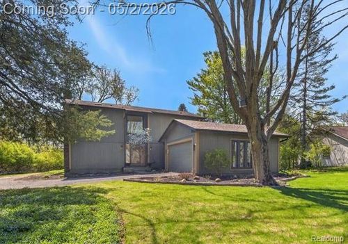 7025 Cedarbank Dr, West Bloomfield, MI, 48324-2401 | Card Image