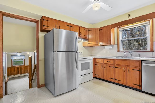 50 Poplar St, House other with 3 bedrooms, 2 bathrooms and null parking in Trumbull CT | Image 12