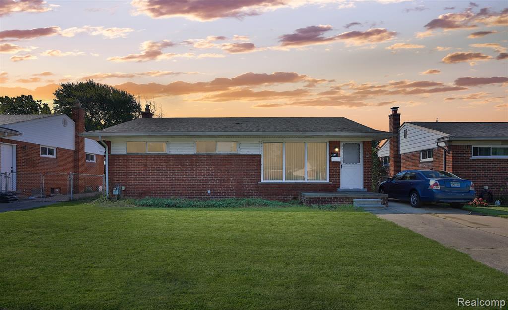 Calvin St, Taylor, MI 48180