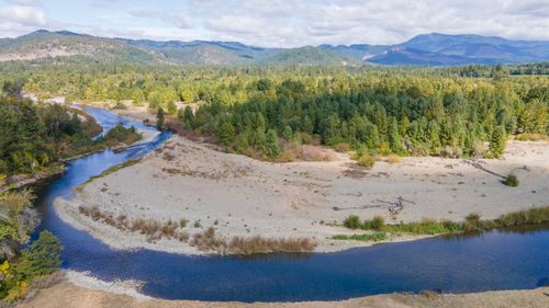 644 Pine Cone Dr, Cave Junction, OR, 97523-9737 | Card Image