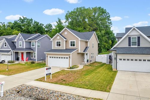 545 S Winding Dr, Waterford, MI, 48328-4164 | Card Image
