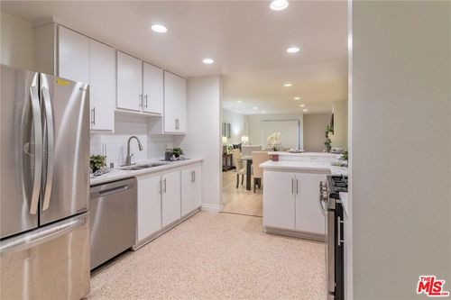 42-1940 N Highland Ave, Los Angeles, CA, 90068-3293 | Card Image