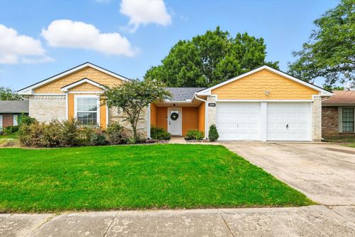 2309 Stillmeadow Dr, Arlington, TX, 76014-2718 | Card Image