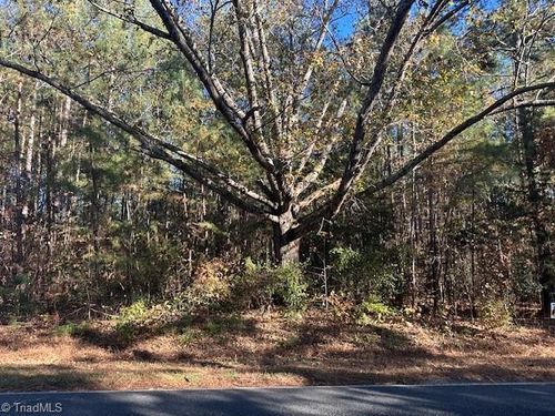 999 White Cross Rd, Chapel Hill, NC, 27516-7475 | Card Image