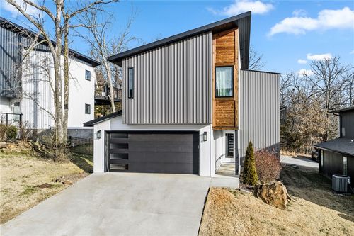 1757 E Paddock Rd, Fayetteville, AR, 72701-4336 | Card Image