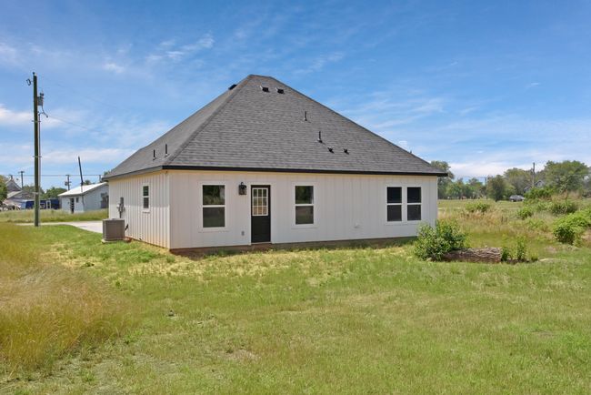 205 E South St, House other with 3 bedrooms, 2 bathrooms and null parking in Itasca TX | Image 25
