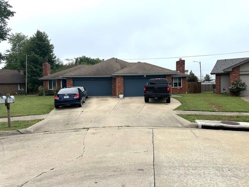 400-398-400 E Jewett Pl, Springfield, MO, 65807-5175 | Card Image