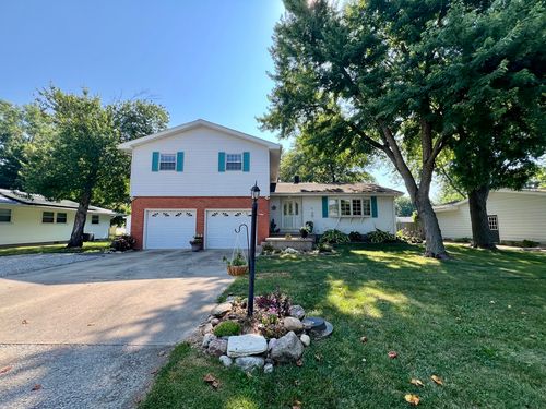 17 Park Dr, Villa Grove, IL, 61956-1617 | Card Image