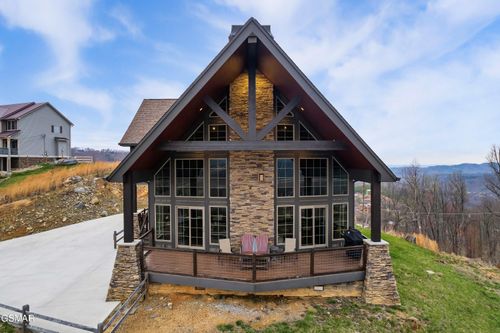 710 Wiley Oakley Dr, Gatlinburg, TN, 37738-4224 | Card Image