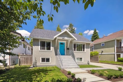 413 Seventh Ave, New Westminster, BC, V3L1W6 | Card Image