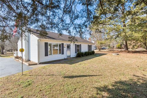 4152 Hickory Fork Rd, Gloucester, VA, 23061-3801 | Card Image