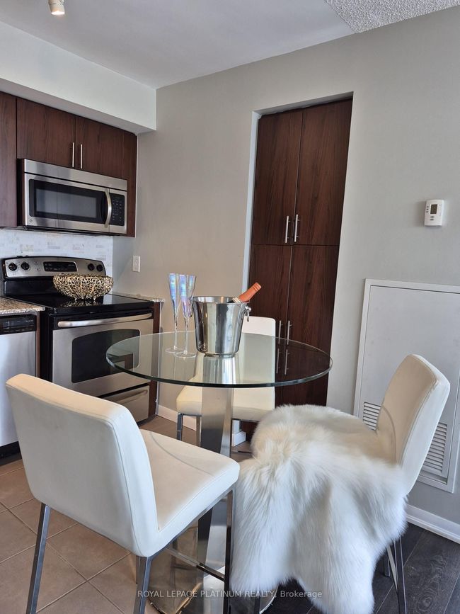 1611 - 830 Lawrence Ave W, Condo with 2 bedrooms, 2 bathrooms and null parking in North York ON | Image 14