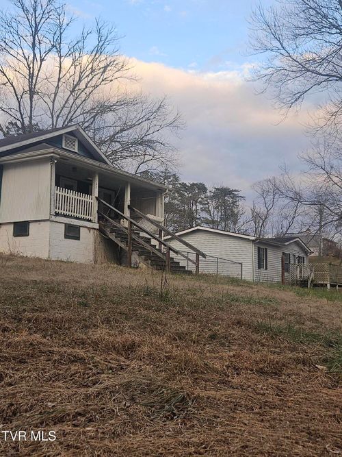 160 Cherokee Dr, Gate City, VA, 24251-2864 | Card Image