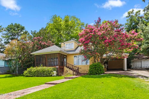 1611 Peachtree St, Jackson, MS, 39202-1633 | Card Image