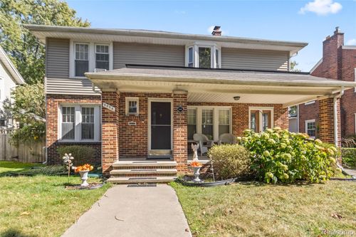 2224 Maplewood Ave, Royal Oak, MI, 48073-3831 | Card Image