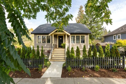 631 Second St, New Westminster, BC, V3L2M6 | Card Image