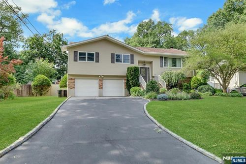 33 Hurlbut St, Westwood, NJ, 07675-2912 | Card Image