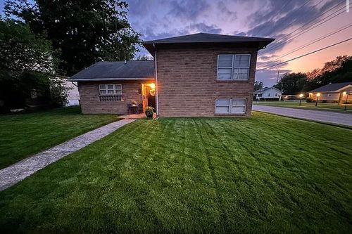 107 Mill St, Benton, IL, 62812-1331 | Card Image