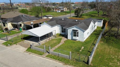 604 Carnegie St, Baytown, TX, 77520-6509 | Card Image