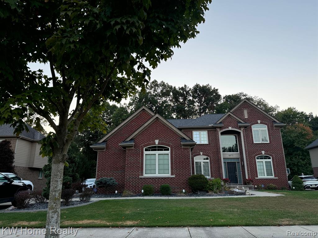 Birchcrest Ln, Commerce Township, MI 48382