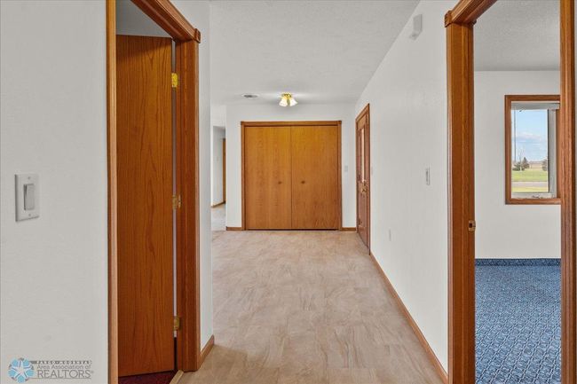 Hallway to Living room | Image 20