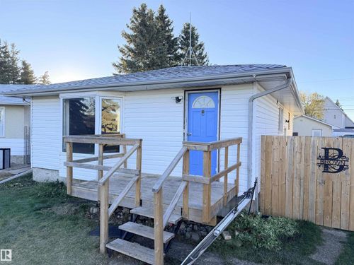 10719 103 St, Westlock, AB, T7P1J8 | Card Image