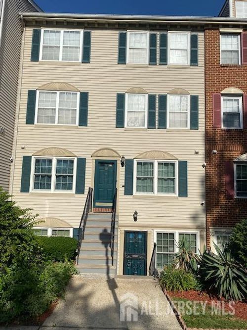 18 Colgate Dr, Newark, NJ, 07103-6015 | Card Image