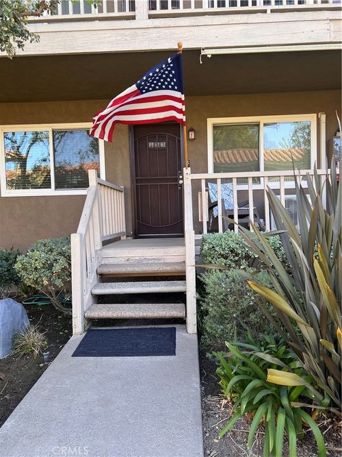 unit-127-611 S La Veta Park Cir, Orange, CA, 92868-4077 | Card Image