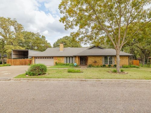 704 Enfield Dr, Rockdale, TX, 76567-2159 | Card Image