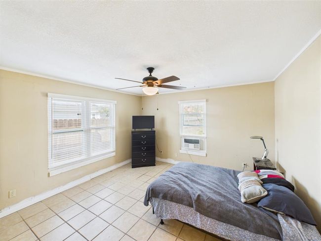 1429 S Mathis St, House other with 2 bedrooms, 1 bathrooms and null parking in Rockport TX | Image 13