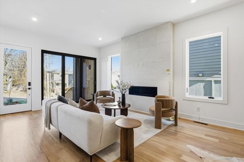 547A Moore Ave, Nashville, TN, 37203-8079 | Card Image