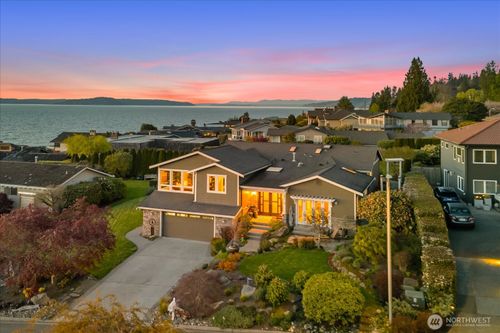 831 Northstream Ln, Edmonds, WA, 98020-2636 | Card Image