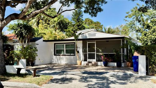2221 Sw 26th Ln, Miami, FL, 33133-2329 | Card Image