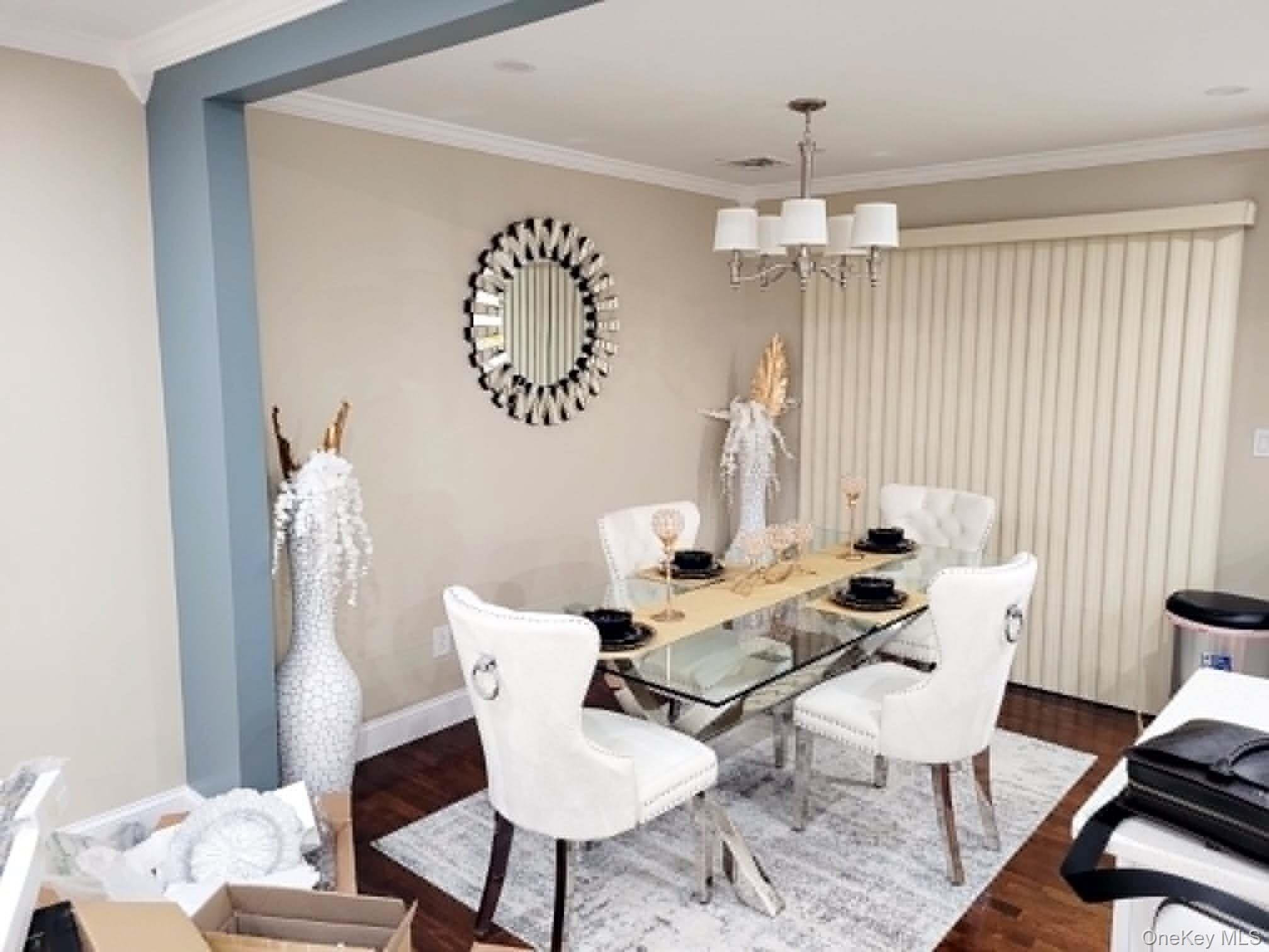 Residential Lease in Oyster Bay 3