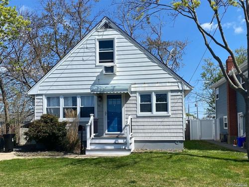 98 North Rd, Babylon, NY, 11702-4508 | Card Image