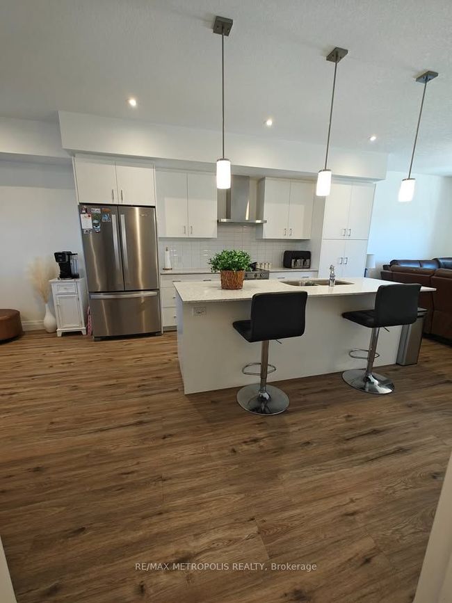 6 Lily Lane, Condo with 3 bedrooms, 3 bathrooms and 1 parking in Guelph ON | Image 4