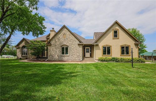 26528 Metcalf Rd, Louisburg, KS, 66053-5206 | Card Image