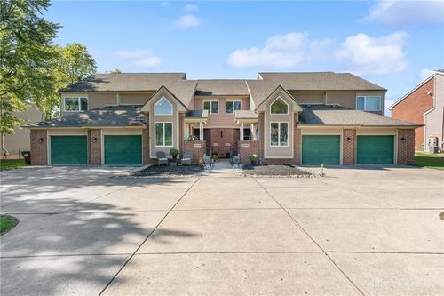 8425 Washington Village Dr, Centerville, OH, 45458-1846 | Card Image