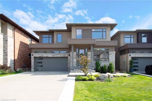 19 Av Secinaro, Ancaster, ON, L9G0H1 | Card Image