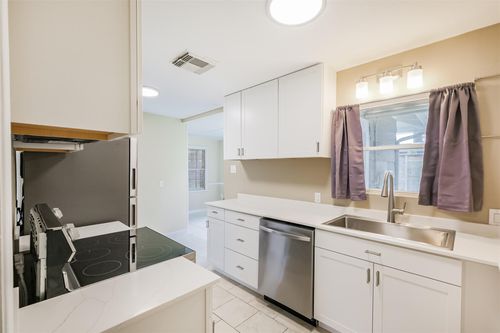 4613 Braeburn Dr, Bellaire, TX, 77401-5501 | Card Image