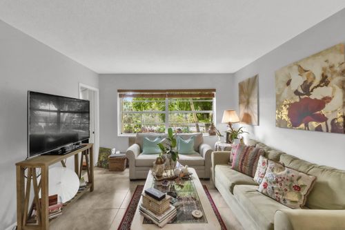 208-5141 W Oakland Park Blvd, Lauderdale Lakes, FL, 33313-1589 | Card Image