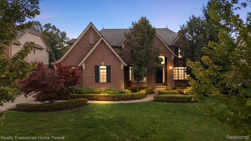 2919 Addison Cir N, Oakland Twp, MI, 48306-4917 | Card Image