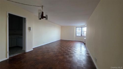24b-70-25 Yellowstone Blvd, Forest Hills, NY, 11375-3181 | Card Image