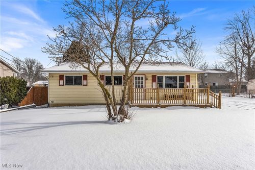 541 Maplewood Ave, Sheffield Lake, OH, 44054-1318 | Card Image