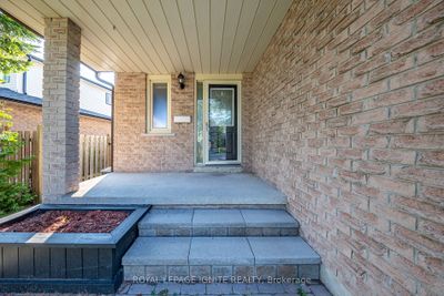 392 Gothic Dr, House other with 3 bedrooms, 4 bathrooms and 4 parking in Oshawa ON | Image 2