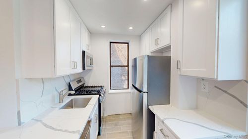 5d-650 Warburton Ave, Yonkers, NY, 10701-1631 | Card Image