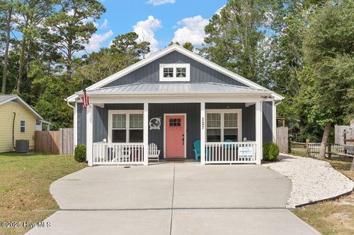 127 Nw 20th St, Oak Island, NC, 28465-7226 | Card Image