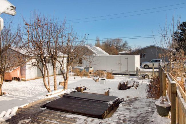 4803 49 Street, Home with 1 bedrooms, 2 bathrooms and 8 parking in Forestburg AB | Image 16